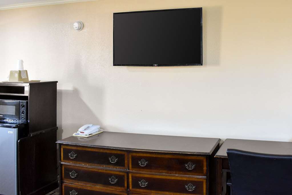 Rodeway Inn Swainsboro Room photo